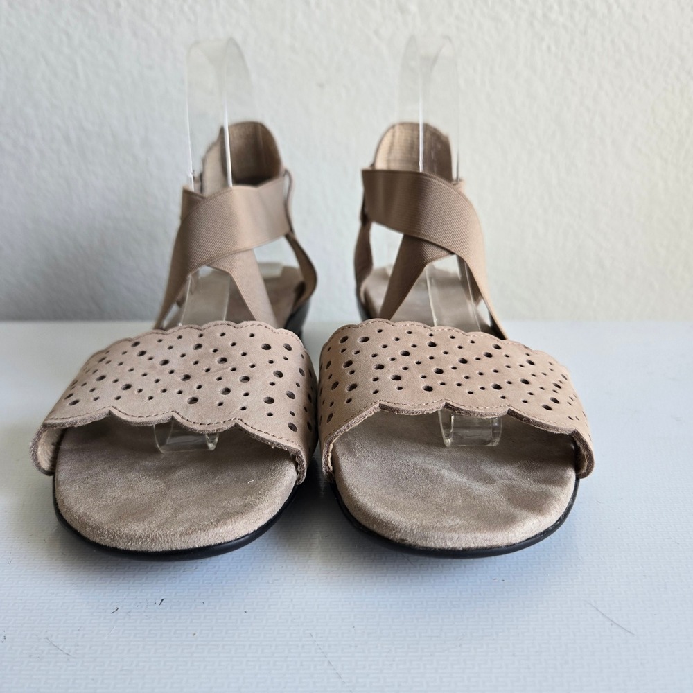 Munro American Ione Taupe Suede Scalloped Elastic Strap Wedge Sandals Womens 9M - Picture 2 of 9